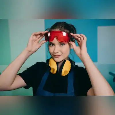 殷芳薇